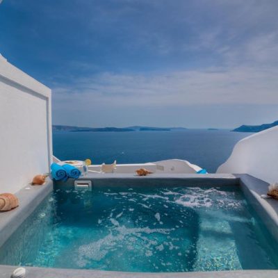 Superior Cave Suite with Hot Tub