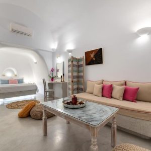 Superior Cave Suite with Hot Tub