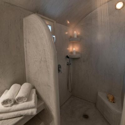 Superior Cave Suite with Hot Tub