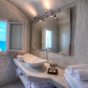 Superior Cave Suite with Hot Tub