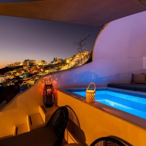 Superior Cave Suite with Hot Tub