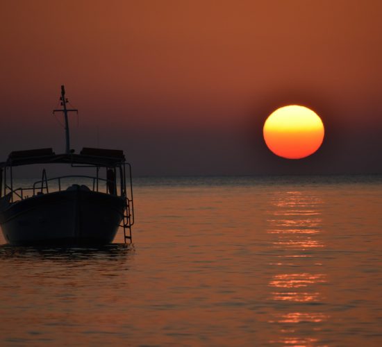 KIMA OIA SUITES