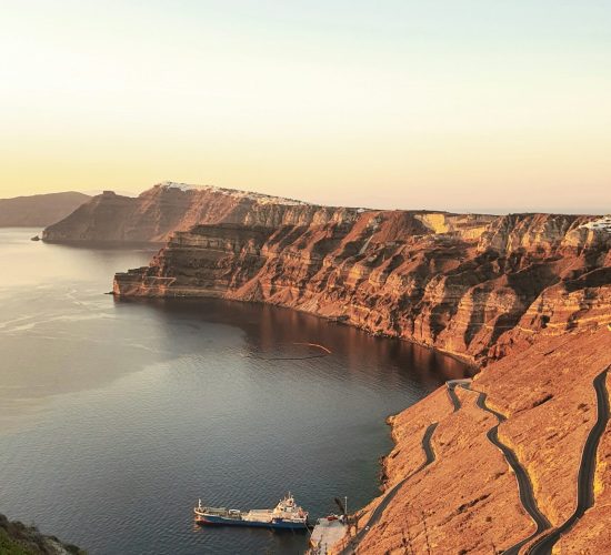 KIMA OIA SUITES