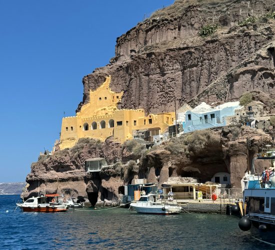 KIMA OIA SUITES